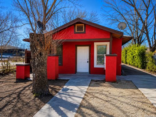 2106 El Paso St, San Antonio, TX, 78207-5327 | Card Image