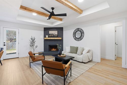 8512 Whitney Dr, White Settlement, TX, 76108-2733 | Card Image