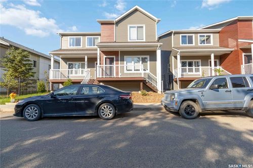 453 Av L S, Saskatoon, SK, S7M5Y6 | Card Image