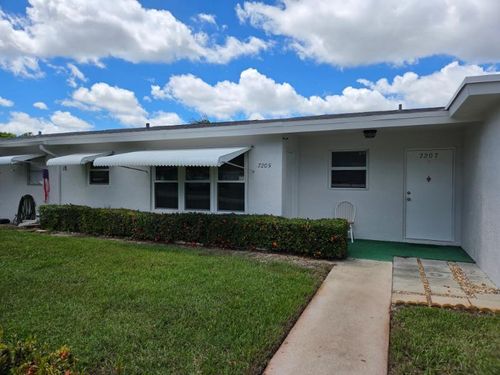 7205 W Oakridge Cir, Lantana, FL, 33462-5360 | Card Image