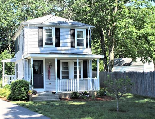 215 Chestnut St, Franklin, MA, 02038-3904 | Card Image