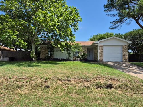 825 Springhill Dr, Burleson, TX, 76028-6202 | Card Image