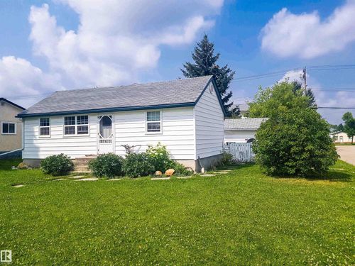 {{alt}} | Card Image