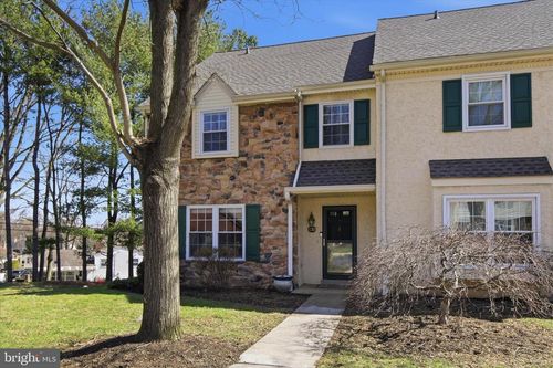 130 Oak Knoll Cir, Millersville, PA, 17551-2204 | Card Image