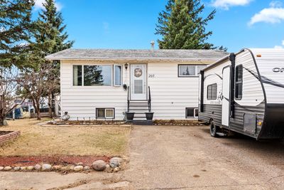 205 5 Ave Se, House detached with 4 bedrooms, 2 bathrooms and 1 parking in Manning AB | Image 3