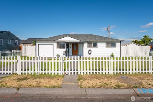 4325 Sun Dr Ne, Moses Lake, WA, 98837-3535 | Card Image