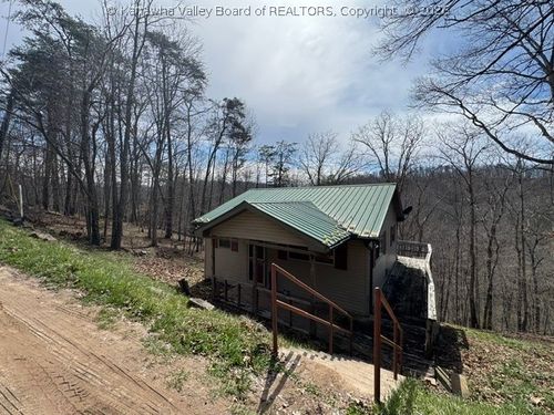 122 Sunset Dr, Scott Depot, WV, 25560-9666 | Card Image