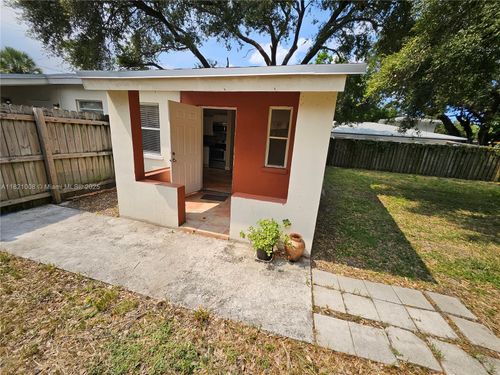 rear-118 Nw 8th Ave, Dania Beach, FL, 33004-2758 | Card Image