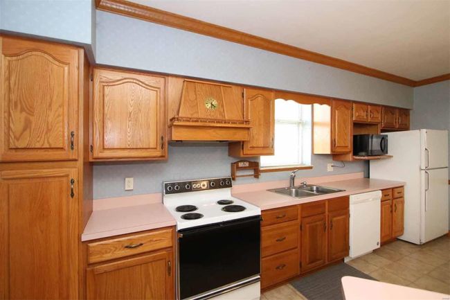 4204 Frank Scott Pkwy W, House other with 3 bedrooms, 2 bathrooms and 2 parking in Belleville IL | Image 14