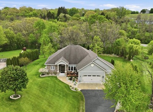 S30W27725 Creekside Court, Waukesha, WI, 53188 | Card Image