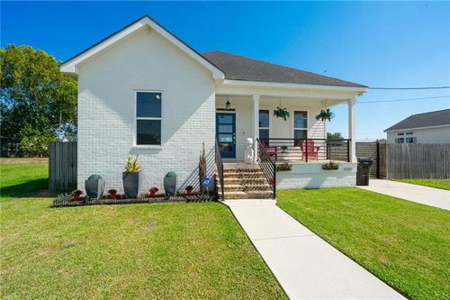 2009 Center St, Arabi, LA, 70032-1714 | Card Image