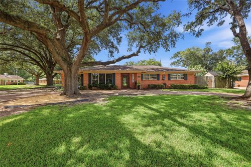 3890 Kenwood Dr, Beaumont, TX, 77706-3715 | Card Image