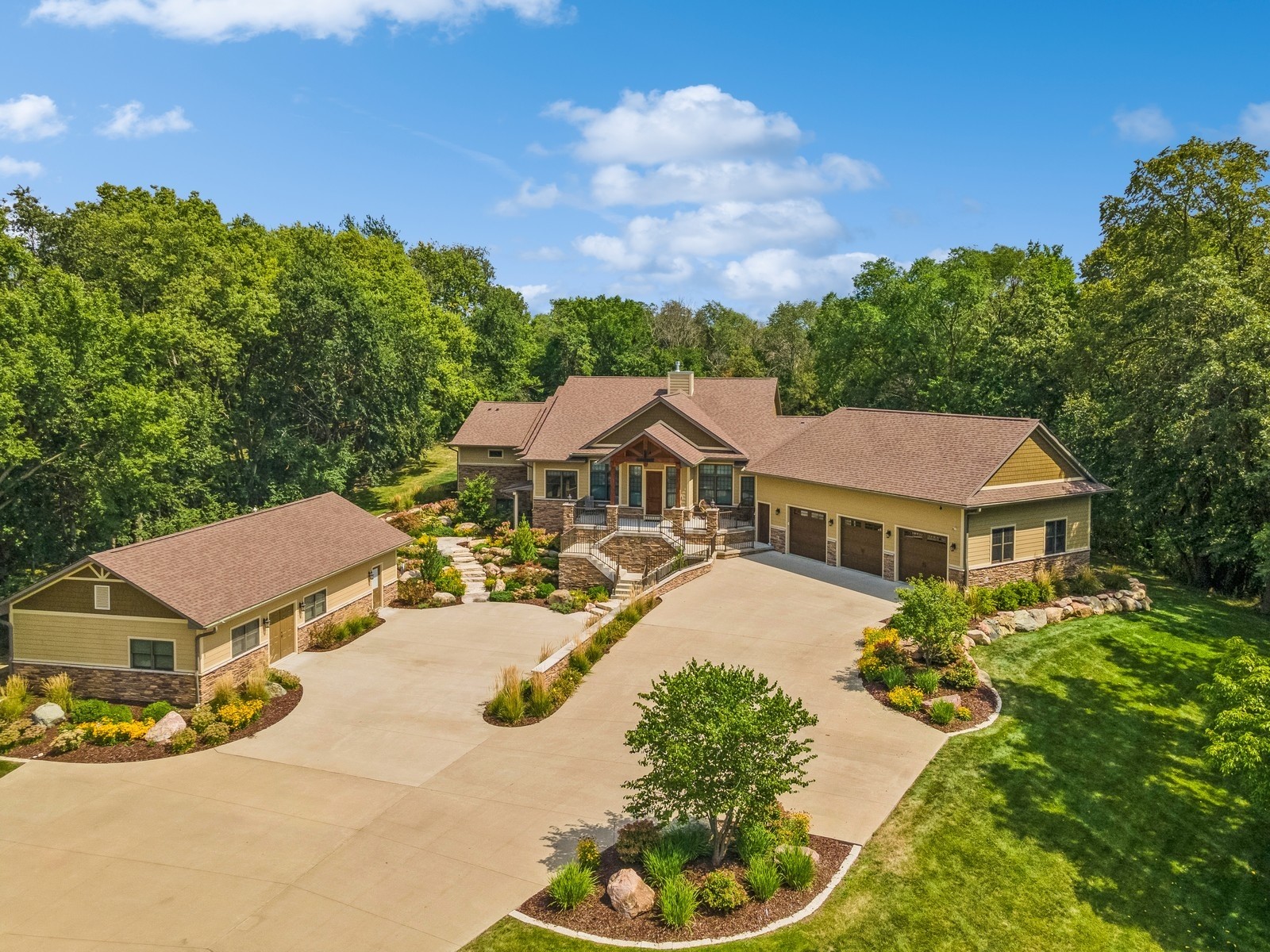 Prospect Ave, Adel, IA 50003