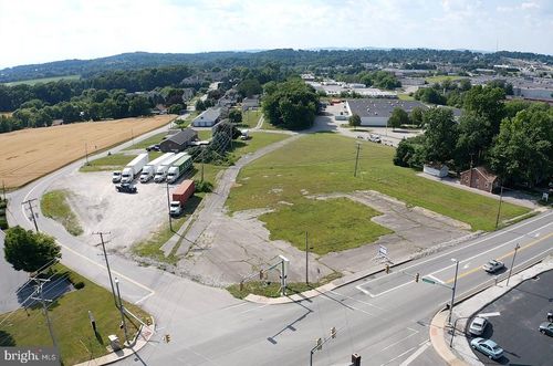 2258 S Queen St, YORK, PA, 17402-4631 | Card Image