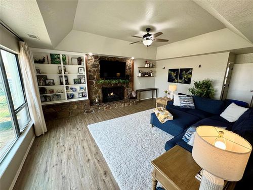501 Se 34th St, Moore, OK, 73160-7607 | Card Image
