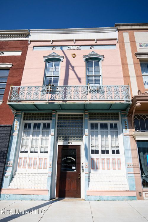 107 N State St, Jackson, MS, 39201-2811 | Card Image