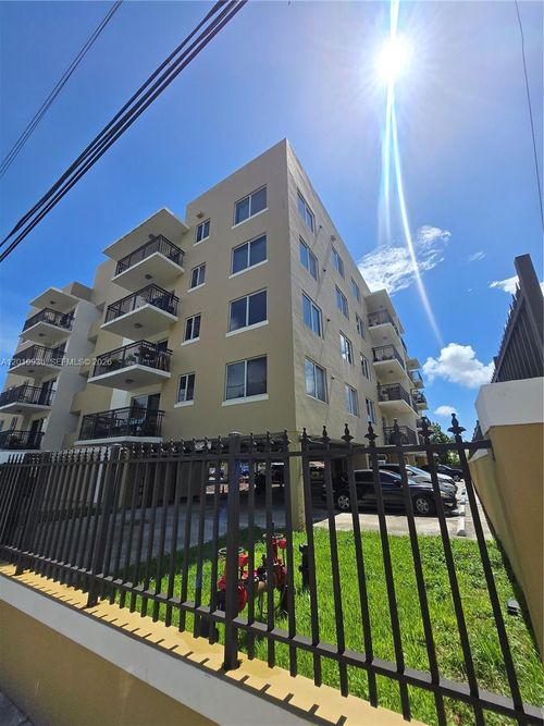 409-2647 Nw 25th Ave, Miami, FL, 33142-6681 | Card Image