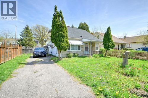 2354 Highland Ave, Windsor, ON, N8X3S5 | Card Image