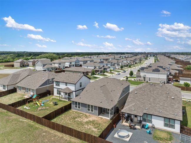 Aerial view with a residential view | Image 35