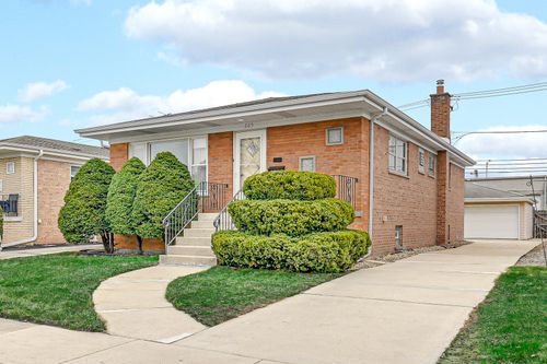 665 Hoxie Ave, Calumet City, IL, 60409-3827 | Card Image