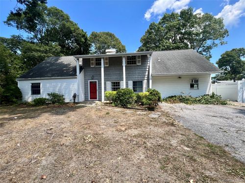 119 Holbrook Rd, Holbrook, NY, 11741-1305 | Card Image