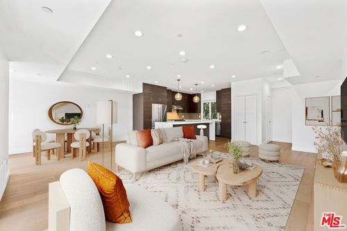 7365 Waring Ave, Los Angeles, CA, 90038-3911 | Card Image