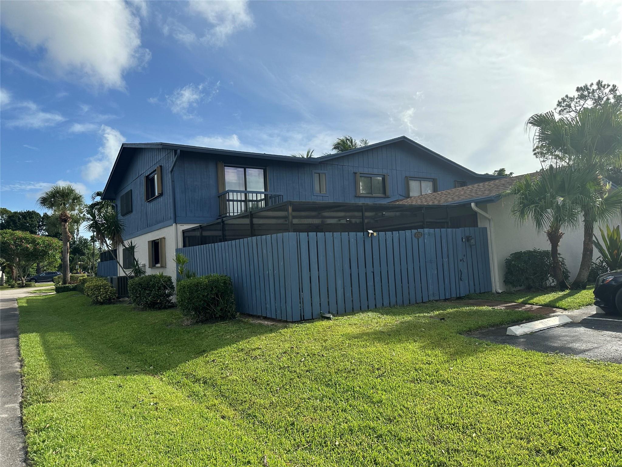 Holly Lake Dr, Lake Worth, FL 33463