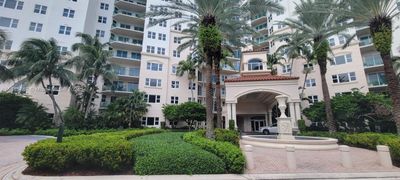 308 - 19900 E Country Club Dr, Condo with 2 bedrooms, 2 bathrooms and null parking in Aventura FL | Image 1