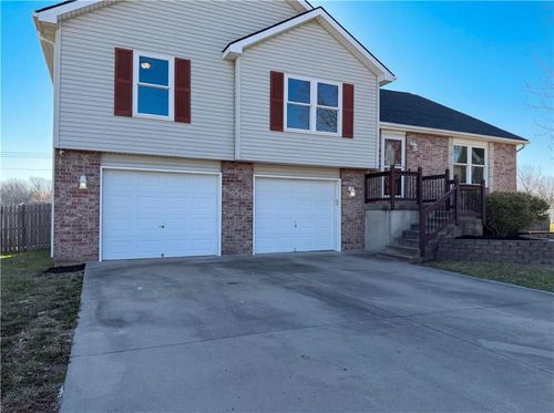 709 Sw Woodland Cir, Grain Valley, MO, 64029-8455 | Card Image