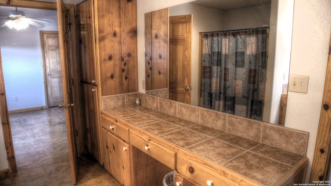 457 N Tomahawk Way, House other with 4 bedrooms, 3 bathrooms and null parking in Concan TX | Image 27