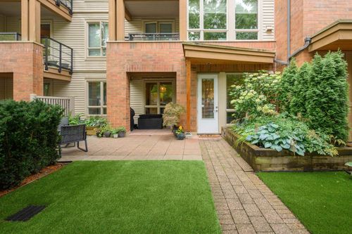 112-2601 Whiteley Crt, North Vancouver, BC, V7J2R7 | Card Image