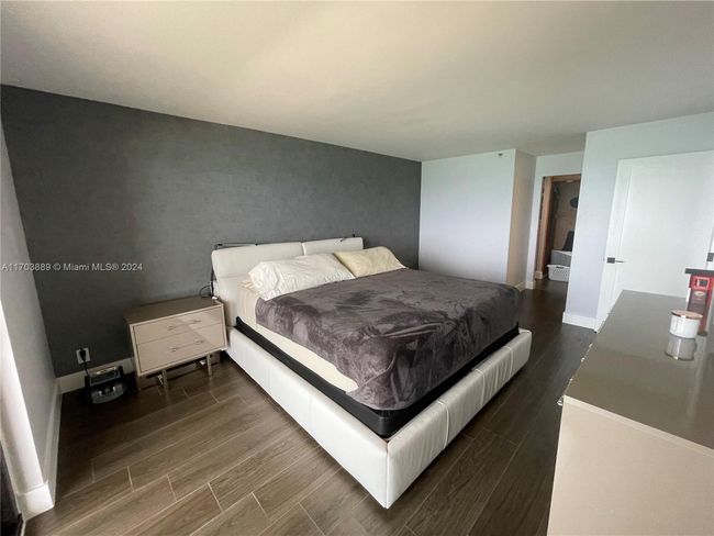 APT-1409 - 2555 Collins Ave, Condo with 2 bedrooms, 2 bathrooms and null parking in Miami Beach FL | Image 32