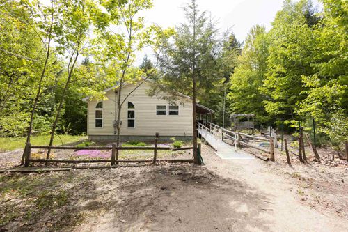 11 Henry Dr, Effingham, NH, 03882-8401 | Card Image