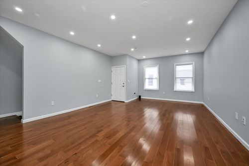 955 Crescent St, Brooklyn, NY, 11208-5515 | Card Image