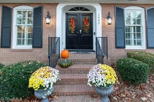 1405 Lyndhurst Dr, High Point, NC, 27262-4530 | Card Image