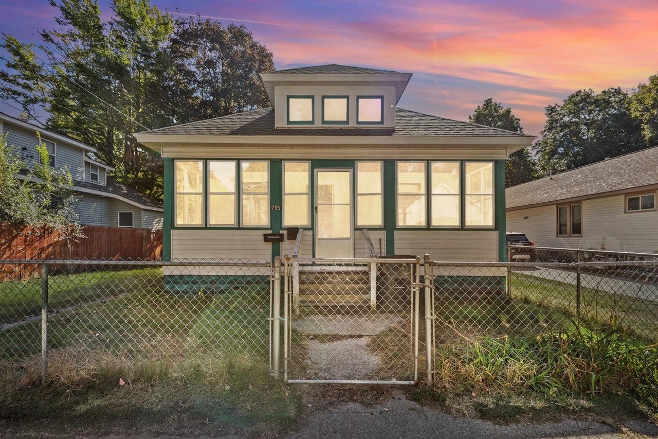 Dale Ave, Muskegon, MI 49441