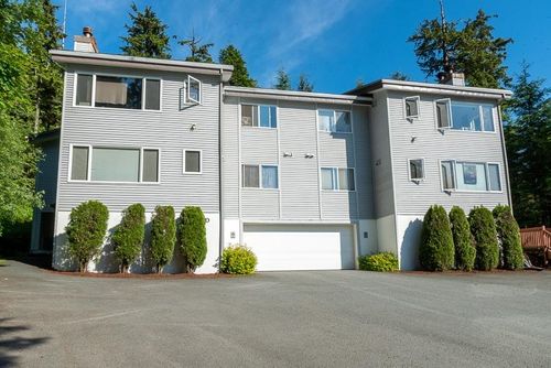 1008 Hooter Ln, Juneau, AK, 99801-9513 | Card Image