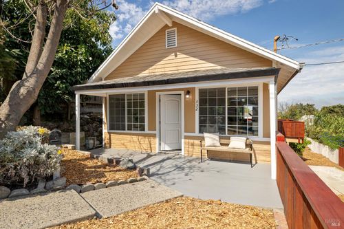 332 Napa Ave, Rodeo, CA, 94572-1330 | Card Image