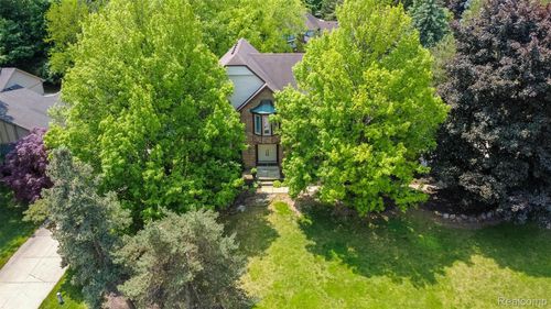 38649 Deerwood Ct, Northville, MI, 48167-9070 | Card Image
