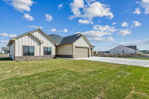 1530 E Appleton St, Valley Center, KS, 67147 | Card Image