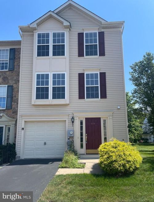 209 Windsor Ct, QUAKERTOWN, PA, 18951-5042 | Card Image