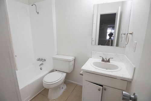 apt-202-1300 Parker Ln, Austin, TX, 78741-1127 | Card Image