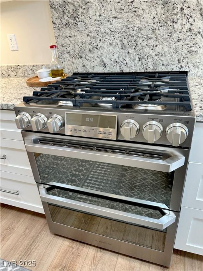 Dual Electric & Propane Stove | Image 22