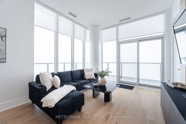 PH215 - 9000 Jane St, Condo with 2 bedrooms, 3 bathrooms and null parking in Concord ON | Image 16