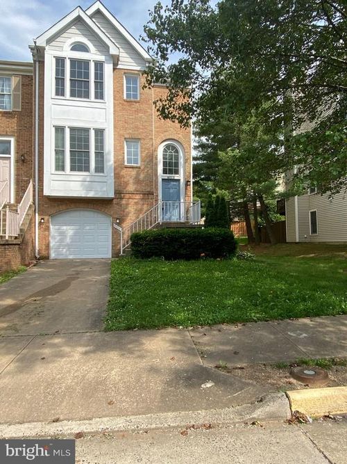 8013 Hilliard Dr, MANASSAS, VA, 20109-8215 | Card Image