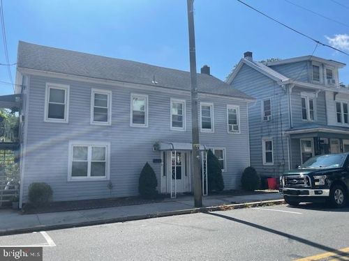 52 W Wyomissing Ave, MOHNTON, PA, 19540-1916 | Card Image