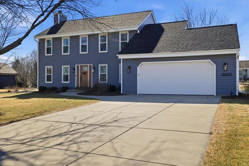 W141N10625 Wooded Hills Drive, Germantown, WI, 53022 | Card Image