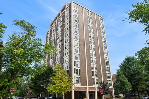 401-5401 S Hyde Park Blvd, Chicago, IL, 60615-5820 | Card Image