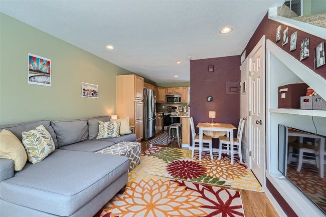 Living room to kitchen | Image 4