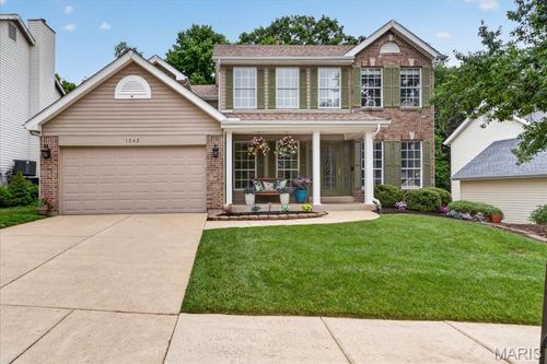 1342 Oak Borough Dr, Ballwin, MO, 63021-8352 | Card Image